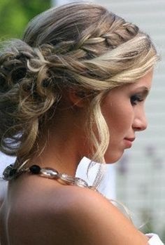 popular-bridesmaid-hairstyles-36_19 Popular bridesmaid hairstyles