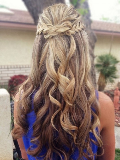 prom-hairstyles-for-long-hair-down-curly-36_18 Prom hairstyles for long hair down curly