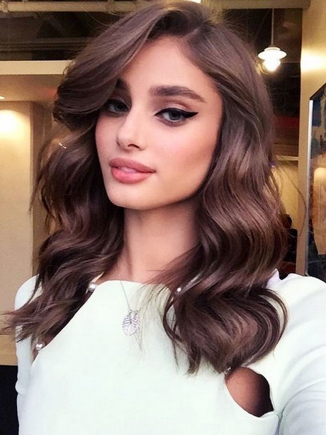 prom-hairstyles-loose-curls-54_11 Prom hairstyles loose curls