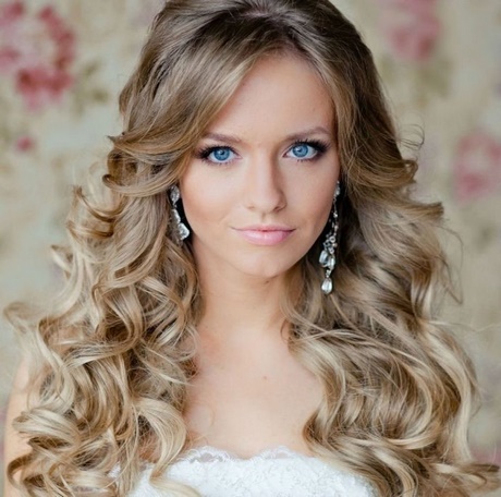 prom-hairstyles-loose-curls-54_20 Prom hairstyles loose curls