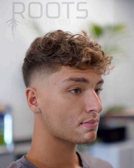 best-haircuts-for-curly-hair-2022-19_9 Best haircuts for curly hair 2022