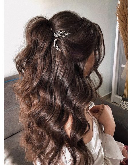 bridesmaid-hairstyles-2022-55_14 Bridesmaid hairstyles 2022