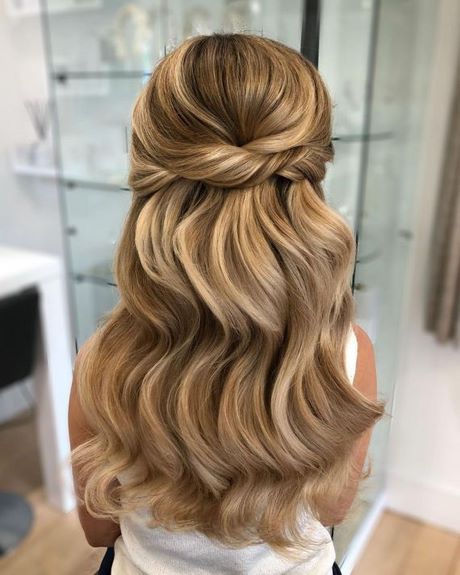 updos-for-long-hair-2022-18_14 Updos for long hair 2022