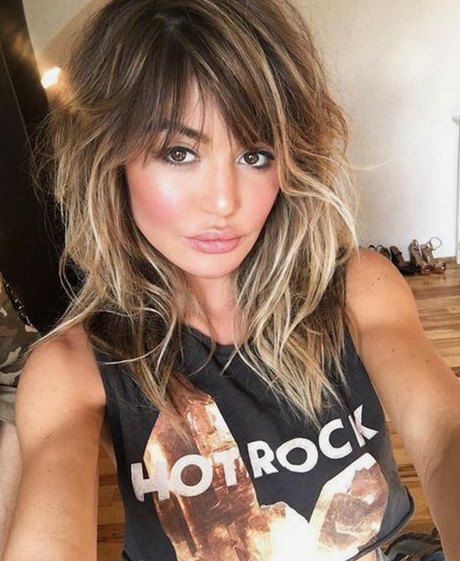 hairstyles-for-long-hair-with-fringe-2019-11_7 Hairstyles for long hair with fringe 2019