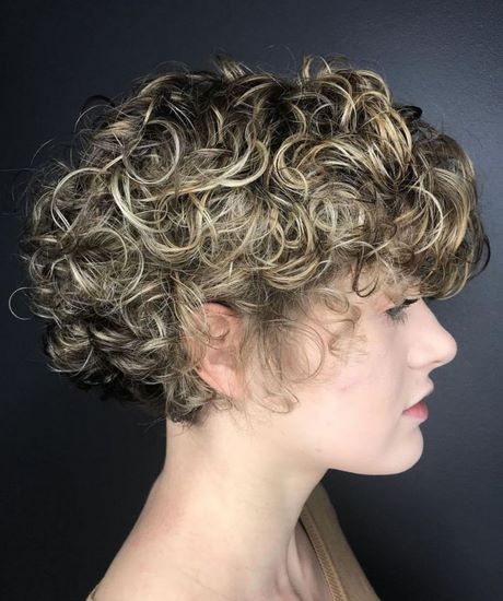 short-curly-hairstyles-2019-84 Short curly hairstyles 2019