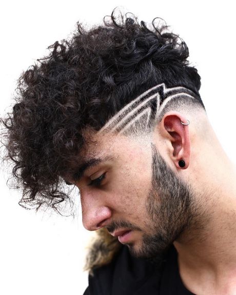 best-haircuts-for-curly-hair-2020-50_18 Best haircuts for curly hair 2020