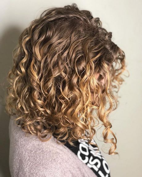 best-hairstyles-for-curly-hair-2020-26_10 Best hairstyles for curly hair 2020