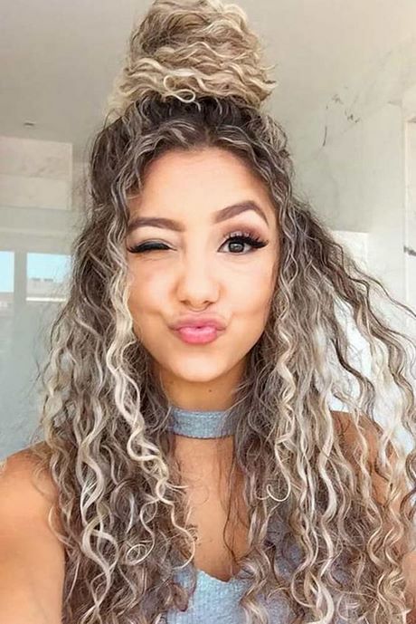 best-hairstyles-for-curly-hair-2020-26_11 Best hairstyles for curly hair 2020
