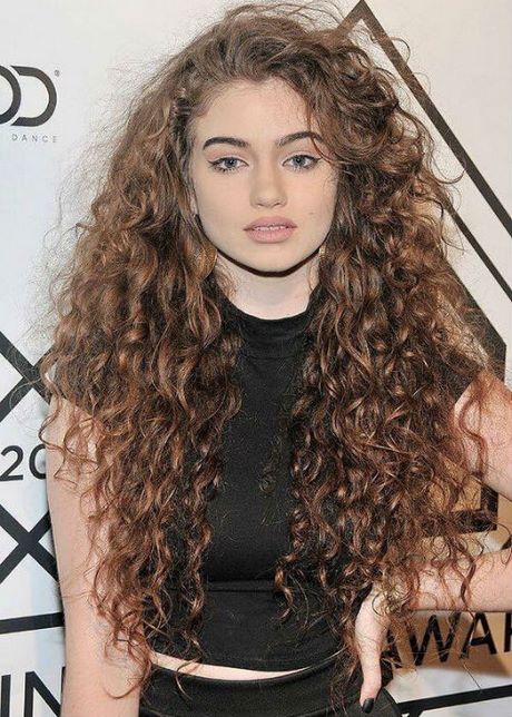 curly-hairstyles-for-long-hair-2020-72_10 Curly hairstyles for long hair 2020