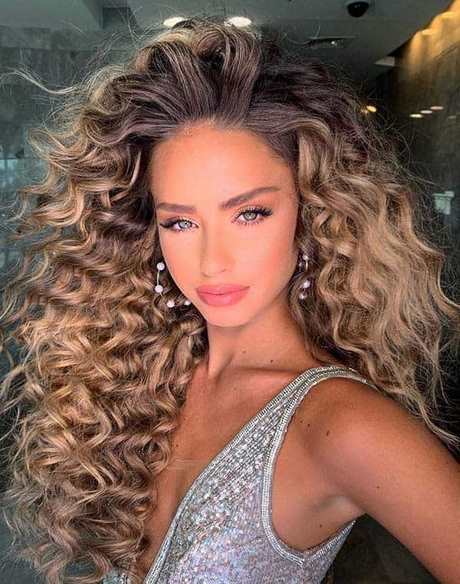 curly-hairstyles-for-long-hair-2020-72_5 Curly hairstyles for long hair 2020