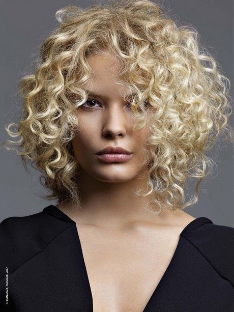 haircuts-for-curly-hair-2020-67_3 ﻿Haircuts for curly hair 2020