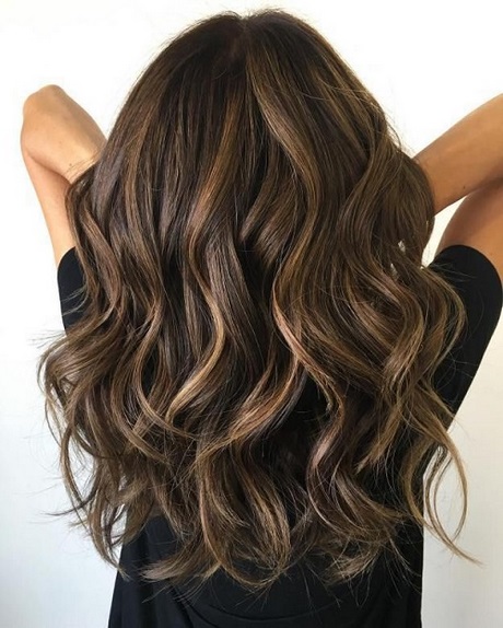 hairstyles-for-long-wavy-hair-2020-26_17 Hairstyles for long wavy hair 2020