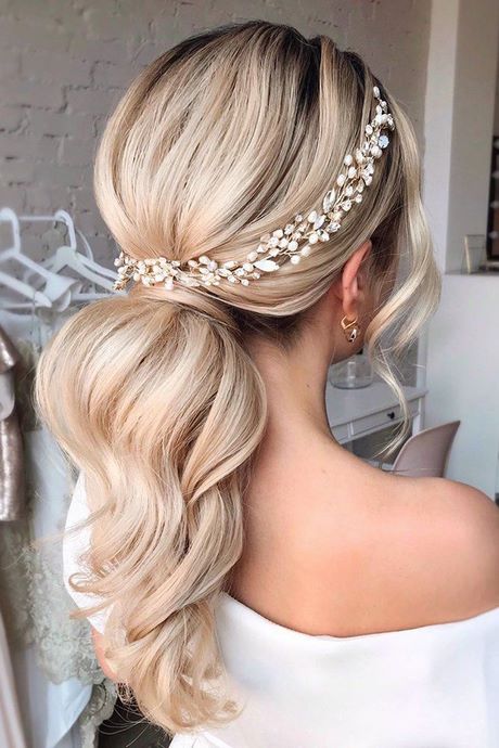 hair-for-bridesmaids-2021-93_17 Hair for bridesmaids 2021