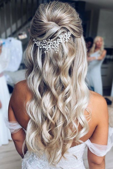 hair-for-bridesmaids-2021-93_19 Hair for bridesmaids 2021