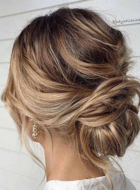 hairstyles-upstyles-2021-66_14 Hairstyles upstyles 2021