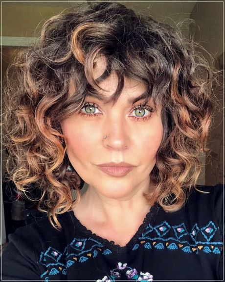 new-short-curly-hairstyles-2021-12_10 New short curly hairstyles 2021