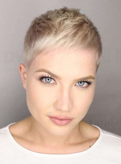 short-hairstyles-for-fat-faces-2021-32_18 Short hairstyles for fat faces 2021
