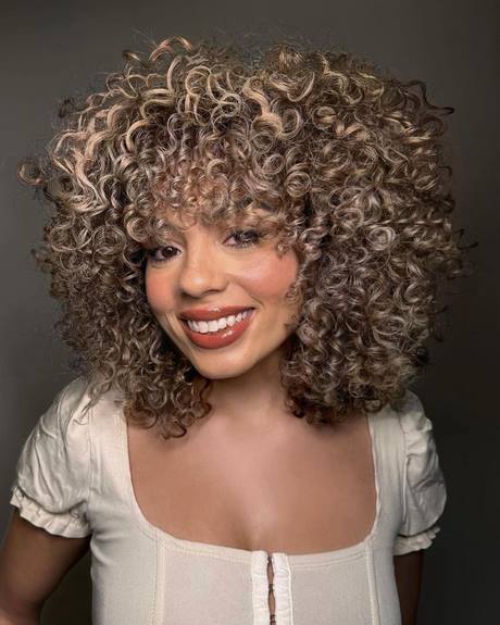 curly-hairstyle-2023-27_13 Curly hairstyle 2023