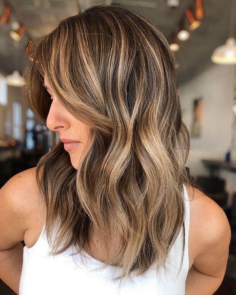 medium-length-layered-hairstyles-2023-06_2 Medium length layered hairstyles 2023