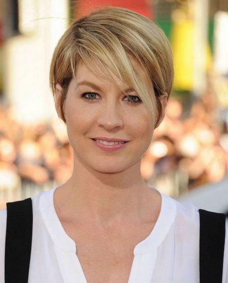 easy-short-hairstyles-for-round-faces-42_13 Easy short hairstyles for round faces