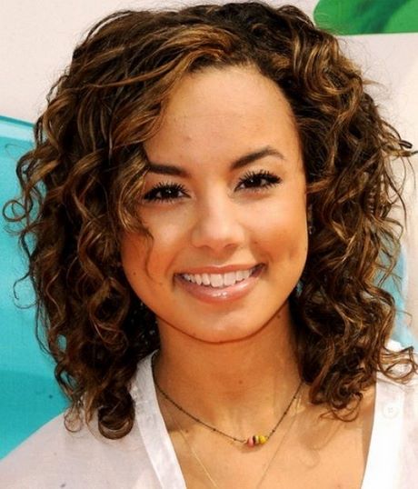 haircuts-for-curly-hair-and-round-face-05_20 Haircuts for curly hair and round face
