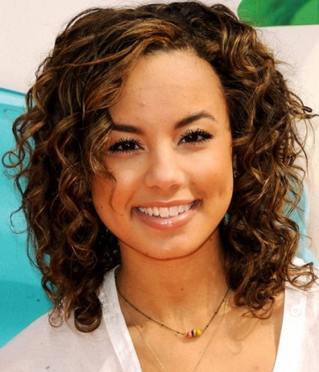 hairstyles-for-wavy-hair-round-face-36_9 Hairstyles for wavy hair round face