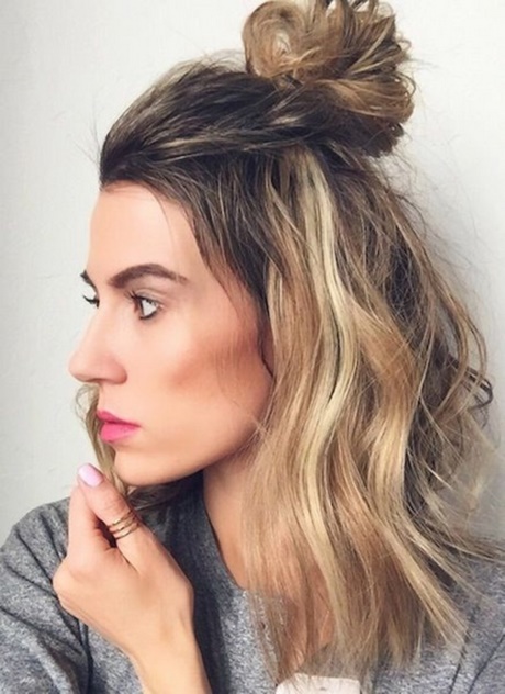 pretty-hairstyles-for-shoulder-length-hair-69_10 Pretty hairstyles for shoulder length hair