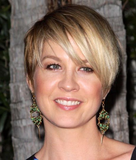 short-hairstyles-to-suit-a-round-face-12_13 Short hairstyles to suit a round face