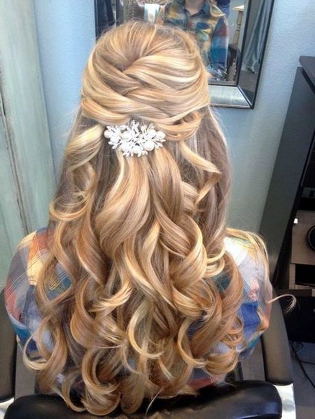 easy-prom-hairstyles-half-up-half-down-90_3 Easy prom hairstyles half up half down