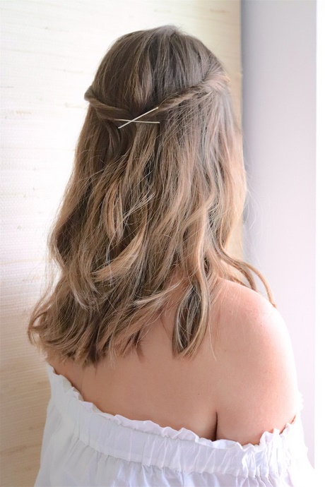 half-up-half-down-hairstyles-for-girls-67_17 Half up half down hairstyles for girls