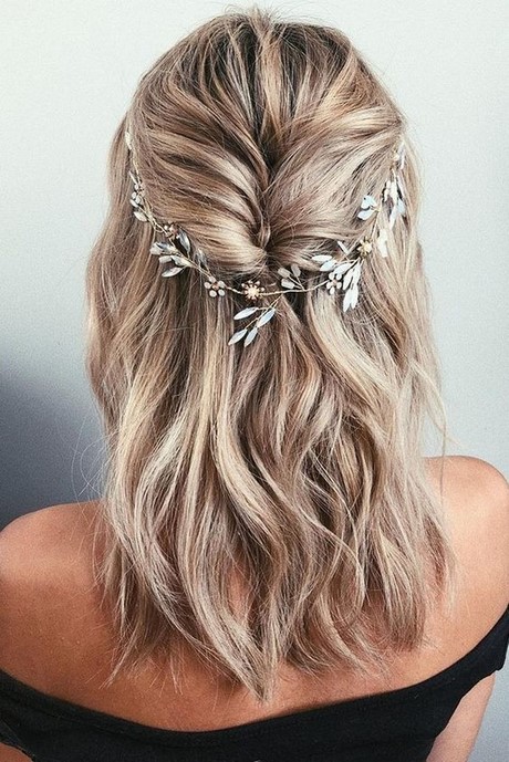 half-up-half-down-wedding-hairstyles-for-medium-length-hair-09 Half up half down wedding hairstyles for medium length hair