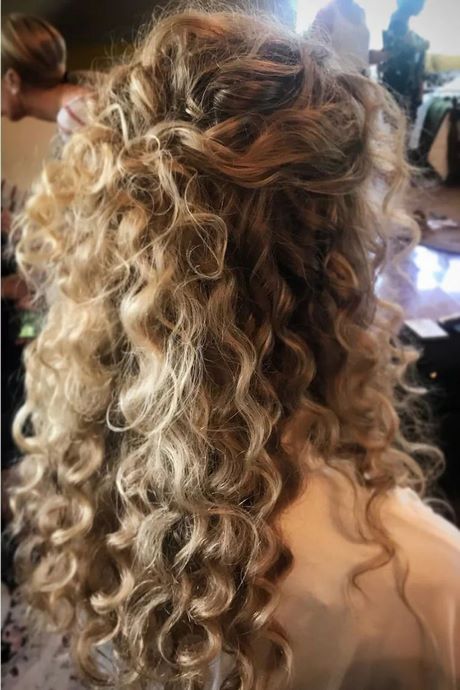 half-up-long-curly-hairstyles-42 Half up long curly hairstyles
