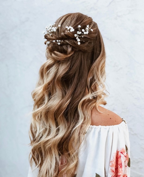 half-up-long-curly-hairstyles-42_3 Half up long curly hairstyles