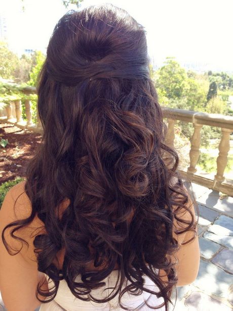 half-up-long-curly-hairstyles-42_4 Half up long curly hairstyles
