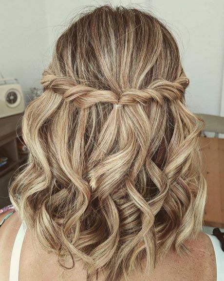 half-up-prom-hairstyles-for-medium-hair-55_17 Half up prom hairstyles for medium hair