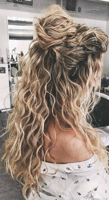 long-curly-half-up-hairstyles-33_10 Long curly half up hairstyles