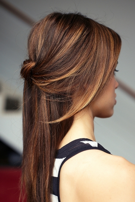 simple-half-up-half-down-hairstyles-straight-hair-31_5 Simple half up half down hairstyles straight hair