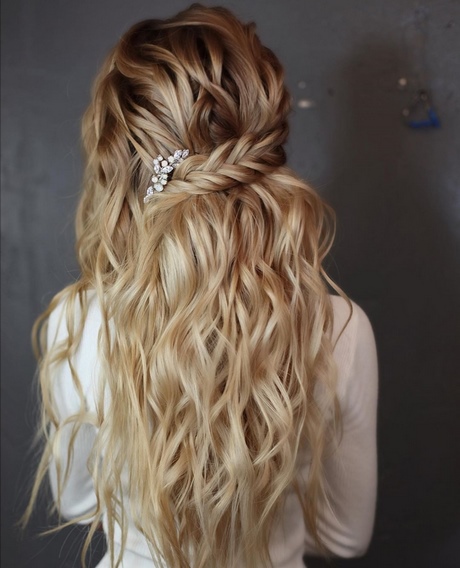 bridesmaid-hairstyles-for-long-hair-down-37_13 Bridesmaid hairstyles for long hair down