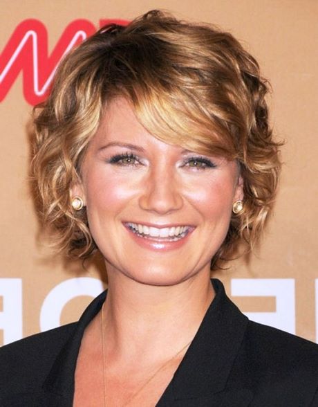 short-hairstyles-for-naturally-curly-hair-over-50-87_9 Short hairstyles for naturally curly hair over 50
