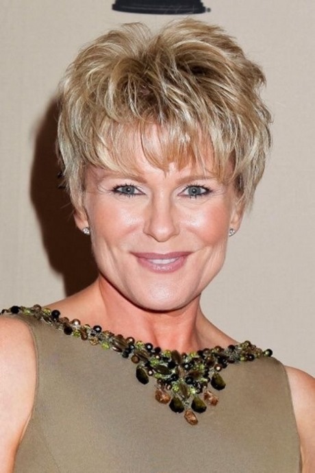 short-to-medium-hairstyles-for-over-50-89_18 Short to medium hairstyles for over 50