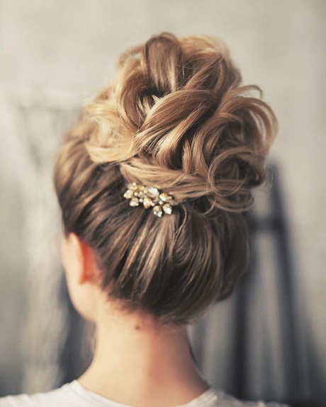 beautiful-updos-for-long-hair-46_12 Beautiful updos for long hair