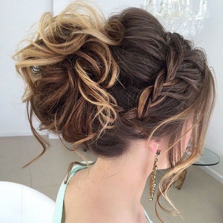easy-pretty-updos-for-long-hair-39_8 Easy pretty updos for long hair