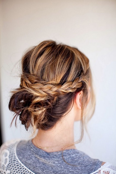 quick-and-easy-updos-for-medium-hair-42_17 Quick and easy updos for medium hair