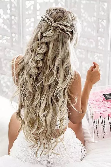 2023-prom-hairstyles-69_2-6 2023 prom hairstyles