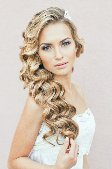 hairstyles-for-long-hair-for-wedding-guest-74_17 Hairstyles for long hair for wedding guest