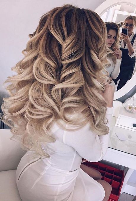 best-hairstyles-for-curly-hair-2018-69_19 Best hairstyles for curly hair 2018