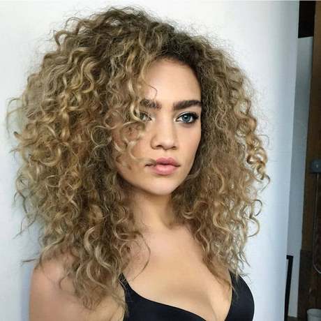 haircut-for-curly-hair-female-30_9 Haircut for curly hair female