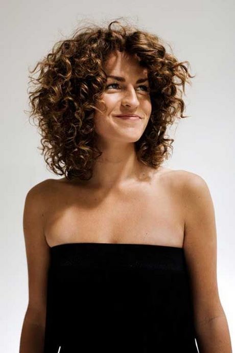 medium-to-short-haircuts-for-curly-hair-58_18 Medium to short haircuts for curly hair