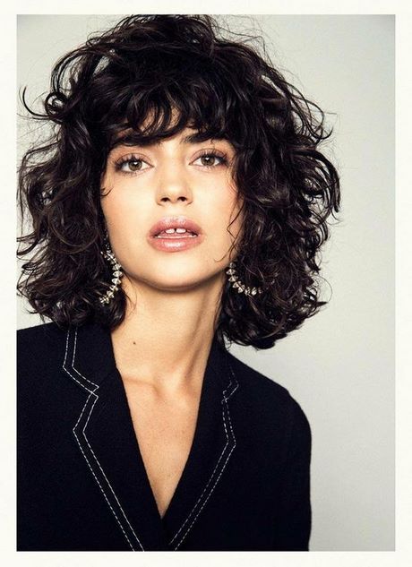 short-hairstyles-for-curly-hair-with-bangs-45_12 Short hairstyles for curly hair with bangs