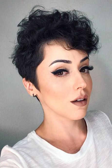 womens-short-curly-hairstyles-2018-91_11 Womens short curly hairstyles 2018
